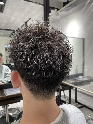 メンズヘア整形スパイラルパーマ波巻きツイストメンズパーマ髪型 メンズヘア整形スパイラルパーマ波巻きツイストメンズパーマ髪型のイメージ画像