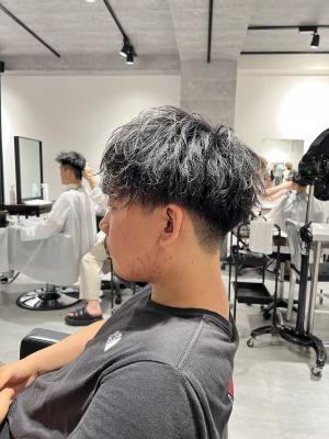メンズヘア整形スパイラルパーマ波巻きツイストメンズパーマ髪型 メンズヘア整形スパイラルパーマ波巻きツイストメンズパーマ髪型のイメージ画像