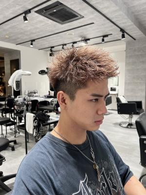 メンズヘア整形スパイラルパーマ波巻きツイストメンズパーマ髪型 メンズヘア整形スパイラルパーマ波巻きツイストメンズパーマ髪型のイメージ画像