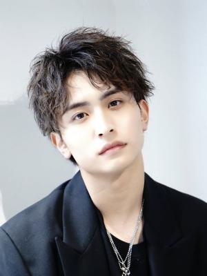 メンズヘア整形スパイラルパーマ波巻きツイストメンズパーマ髪型