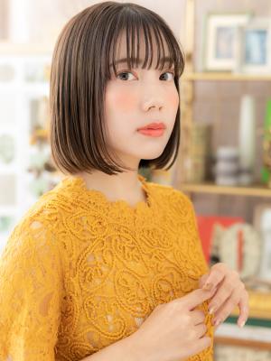 暗髪シースルーバング前下がりぱっつんボブ　ミルクチョコレート