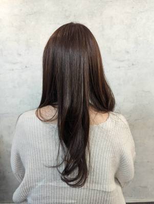 BROOK HAIR DESIGN 明るめグレイヘアのイメージ画像