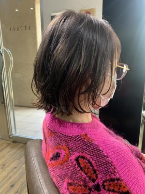 ホワイトグレージュ コンマヘア くすみカラー グレージュ