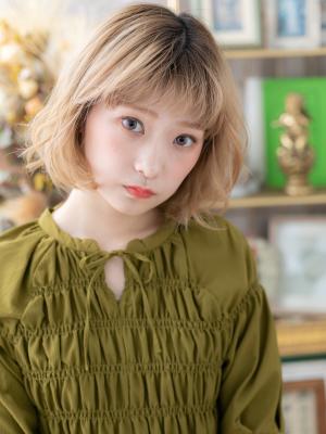 外国人風ハイトーンカラーゆるふわ小顔ボブ 小顔補正立体カット 外国人風ハイトーンカラーゆるふわ小顔ボブ 小顔補正立体カットのイメージ画像
