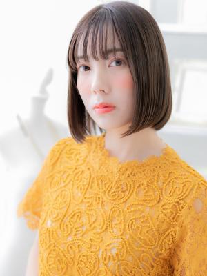 暗髪シースルーバング前下がりぱっつんボブ　ダークアッシュ