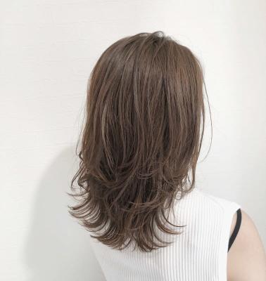 ミディアム　スタイル　巻髪レイヤー　ハイライトのイメージ画像