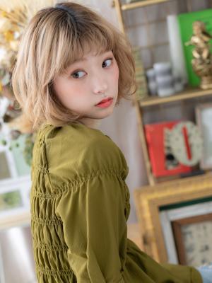 外国人風ハイトーンカラーゆるふわ小顔ボブ　ゆるふわ巻き