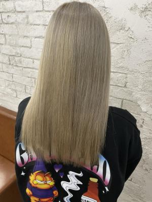 ミルクティーベージュイルミナカラー池袋