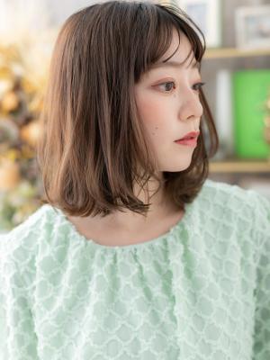 アースカラー韓国風前下がり小顔ウェットヘア小顔補正立体カット