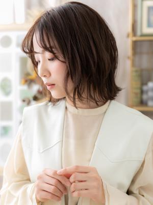 透け感小顔バレイヤージュ外ハネミディアム　リラクシー