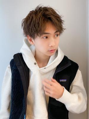 横浜☆ソフトツイスト　センターパート　刈り上げ