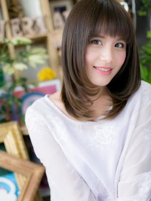 くすみカラーシースルーバング小顔ワンカール タイトストレート くすみカラーシースルーバング小顔ワンカール タイトストレート