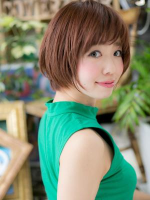大人かわいい暖色系カラー前下がりミニボブ　レトロガーリー
