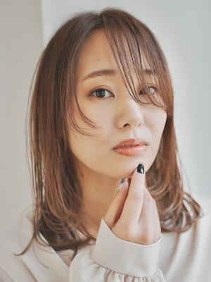 内巻きレイヤー×ミディアム　大人ガーリー