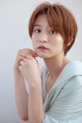 20代30代40代／大人可愛い耳出しショート