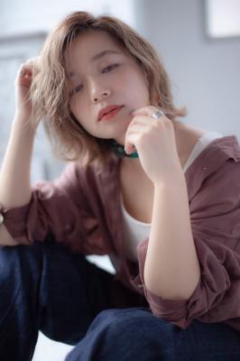 20代30代40代／外ハネウェーブボブ