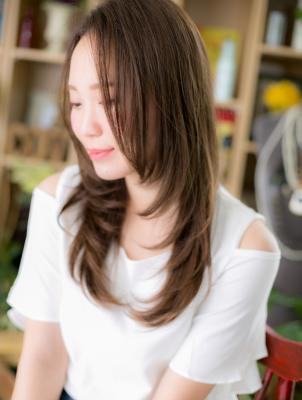ココアブラウンハイライトカラー小顔レイヤー　レイヤーロング