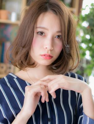 ココアベージュくせ毛風小顔Aライン大人ボブ　斜めバング