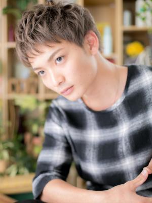 ハイトーンカラー束感ヘアマッシュウルフ　アッシュオリーブ