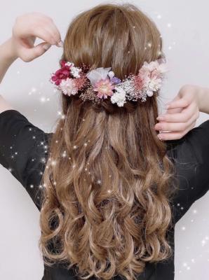 ハーフアップドライフラワー髪飾りのイメージ画像