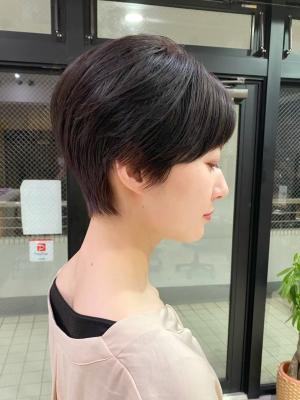 大人可愛いショートボブ 前下がりショート 20代30代 大人可愛いショートボブ 前下がりショート 20代30代のイメージ画像