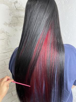 インナーカラーイヤリングカラー赤髪のイメージ画像