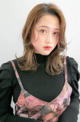 韓国風フェイスレイヤー大人フェミニンセンターパート前髪のイメージ画像