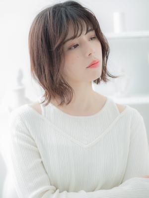 大人ガーリー斜めバングゆるふわくびれミディ　ボブパーマ