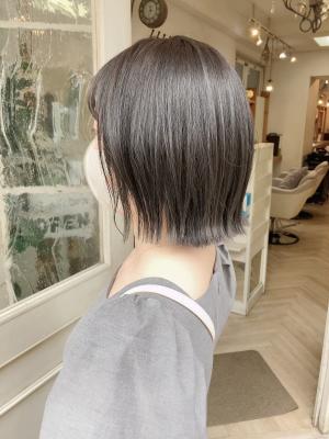 短めくびれボブ透明感グレージュ紫外線で色落ちしないカラー