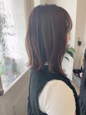 タイトシルエットのゆる外ハネ30代40代人気ヘア大人可愛い髪 タイトシルエットのゆる外ハネ30代40代人気ヘア大人可愛い髪
