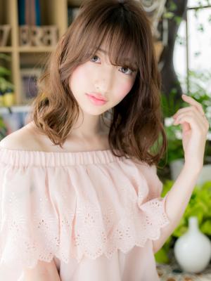 フェザーバングくせ毛風セミディくびれヘア　ベージュピンク