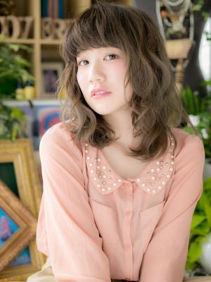 大人かわいいカーキベージュくせ毛風セミディ ニュアンスカラー 大人かわいいカーキベージュくせ毛風セミディ ニュアンスカラー