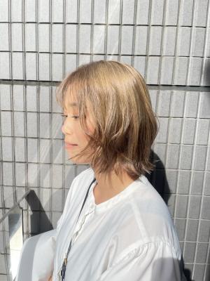 ベージュカラー × レイヤーカット