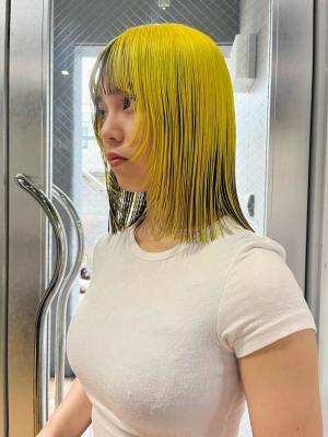 斜めバンググレージュカラーデザインカラー　シルキーベージュ　