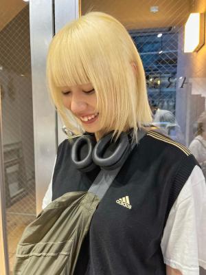 斜めバンググレージュカラーデザインカラー　シルキーベージュ　