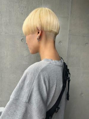 斜めバンググレージュカラーデザインカラー　シルキーベージュ　