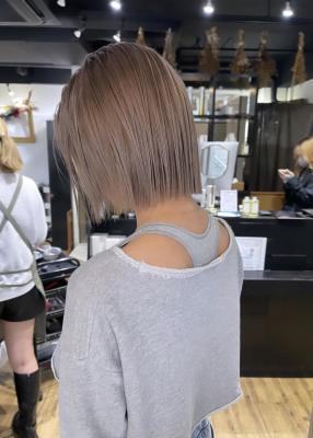 斜めバンググレージュカラー デザインカラー シルキーベージュ