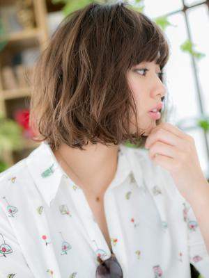 大人かわいいバレイヤージュ小顔外ハネボブ　ボブパーマ