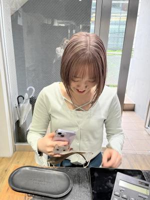 斜めバング　グレージュカラーシルキーベージュ　マッシュパーマ