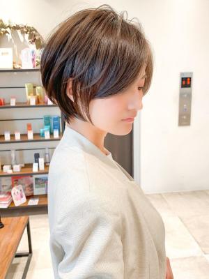 大人可愛い小顔ひし形クビレ丸みボブ20代30代大人ショート 大人可愛い小顔ひし形クビレ丸みボブ20代30代大人ショートのイメージ画像