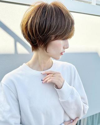 大人可愛い前髪ありのひし形マッシュショートパーマ20代30代 大人可愛い前髪ありのひし形マッシュショートパーマ20代30代のイメージ画像