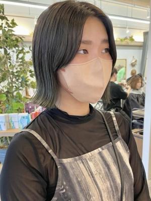 裾カラー　センターパート　切りっぱなしボブ