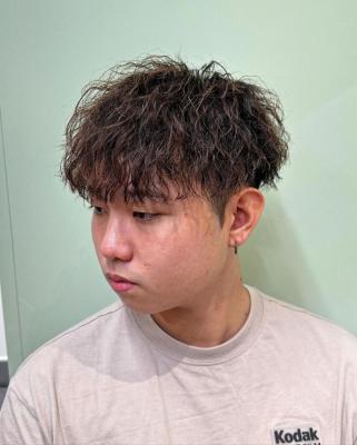 横浜メンズカットパーマツイストパーママッシュツーブロックヘアのイメージ画像