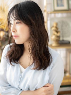 大人かわいいこなれ感ゆるふわレイヤーロング　アッシュオリーブ