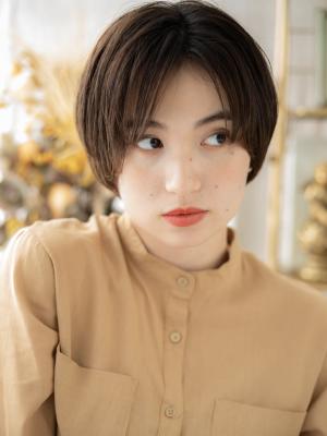 小顔前下がりナチュラルマッシュショートボブ　カーキベージュ