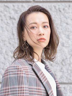大人カジュアルな上品ミディ
