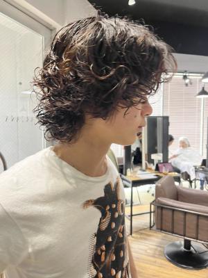 束感ショート　波巻き　ハイライト マッシュパーマ