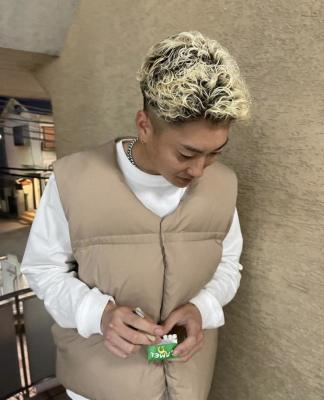 束感ショート　波巻き　ハイライト マッシュパーマ