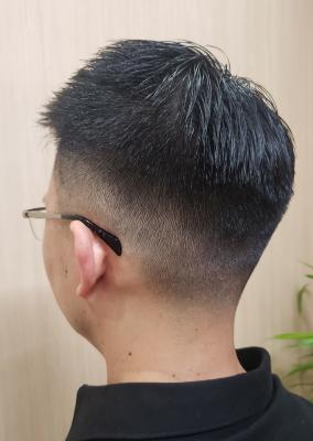 フェード風刈り上げヘアスタイル フェード風刈り上げヘアスタイルのイメージ画像