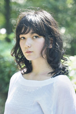 大人可愛いミディアムヘア